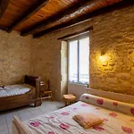 Hébergement de vacances Charmante Maison En Pierre Avec Jardin Clos, - Fr-1-616-280