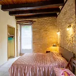 Charmante Maison En Pierre Avec Jardin Clos, - Fr-1-616-280 Hébergement de vacances *